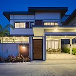 Super Luxury 4 Bedroom Private Pool Villa With Jacuzzi, Near 711, 10 Minutes To Walking Street And Pattaya Beach - Mt4