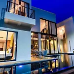 Inara Exclusive Pool - Pi5 Villa