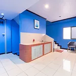 Oyo 75327 Diyana โรงแรม
