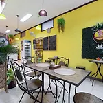 Oyo 75327 Diyana 3*