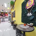 Oyo 75327 Diyana โรงแรม 3*