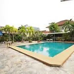 โรงแรม Oyo 1004 Naklua Mansion