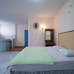 โรงแรม Oyo 1004 Naklua Mansion