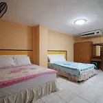 Oyo 1004 Naklua Mansion โรงแรม