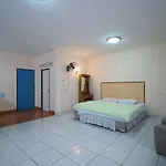 Oyo 1004 Naklua Mansion 2*