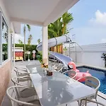 โรงแรม Platinum Pool *