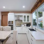 โรงแรม Platinum Pool *