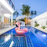 Platinum Pool โรงแรม