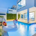 Sol, Luxe 5 Beds Pattaya