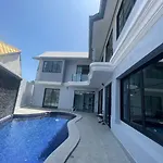 Boomvilla 2