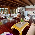 Tiki House Holiday home *