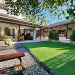 78\'Shometel Pattaya 102 Superking Size Bed