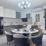 5 Bed Arcadia - 6 *