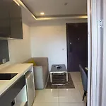 Luxurious With Pool Access *