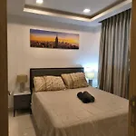 Luxurious With Pool Access