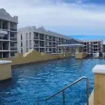Luxurious With Pool Access Apartment Pattaya