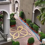 Luxurious With Pool Access