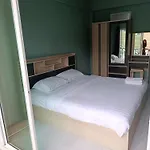 4 Palms Prathanak