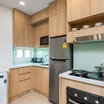 Panoramic View Tower: Garden Oasis