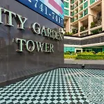Apartment Panoramic View Tower: Garden Oasis *