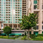 Rare Panoramic Sea, City & Mountain Views - Xxl Balcony - 1Gbps Blazing Fast Free Wifi - Pool - Gym - Pool Table - Steam - Sauna - Bar