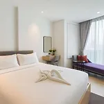 อพาร์ทเม้น 无边泳池的高端公寓 距离海滩很近 在市中心步行街旁88