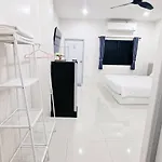 Dad N Mom's House By Thongnak * Pattaya