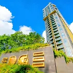 无边泳池的高端公寓 距离海滩很近 在市中心步行街旁88 อพาร์ทเม้น Pattaya