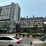 The Axis Pattayaใจกลางเมืองวิวทะเลภูเขา Pattaya