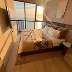 อพาร์ทเม้น Luxury 2br Sea View Unit I 35th Floor Rare Unit