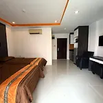 อพาร์ทเม้น Pool-view With Balcony - Nordic Vip 3, Pratumnak *