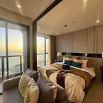 Luxury Sea View 1br Rooftop Infinity Pool & Gym Apartment Pattaya