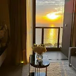 Apartment Luxury Sea View 1br Rooftop Infinity Pool & Gym Pattaya