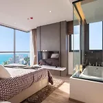 Luxury 2 Bed Sea View - Excellent Location Apartment *