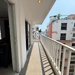อพาร์ทเม้น Bright Corner Pool-view With Balcony - New Nordic Vip 3, Pratumnak Pattaya