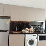 Luxury Sea View 1br Rooftop Infinity Pool & Gym Apartment *