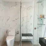 Luxury Sea View 1br Rooftop Infinity Pool & Gym Apartment *
