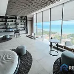 อพาร์ทเม้น High End Large Sea View *