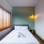 Lynn House อพาร์ทเม้น *