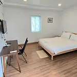 The Inn10 Pool Pattaya, Entire 9 Bedroom 22 Guests, Private Pool, 5 Parking Lots * Pattaya
