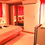 Rouge Service Apartments, Soi Buakhao โรงแรม