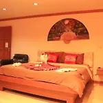 Rouge Service Apartments, Soi Buakhao โรงแรม 3*