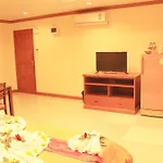 Rouge Service Apartments, Soi Buakhao