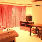 Rouge Service Apartments, Soi Buakhao โรงแรม