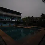 Oyo 1004 Naklua Mansion