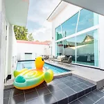 Lagoon Breeze 4Br Pool Villa Near Walking Street Pattaya