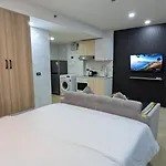 Luxury Studio Resort Pool Centara Avenue