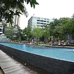 อพาร์ทเม้น Large High Floor, Pool Great Location