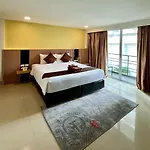 เดอะ โกลเด้น วิล บูติคแอนด์สปา โรงแรม