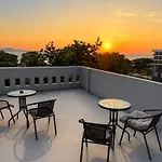Hostel Friends Station & Cafe *